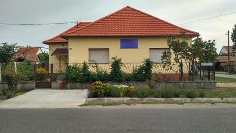 Property building, Facade/entrance, Day, Street view