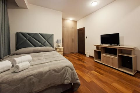 Bed, TV and multimedia, Photo of the whole room, Bedroom, wardrobe