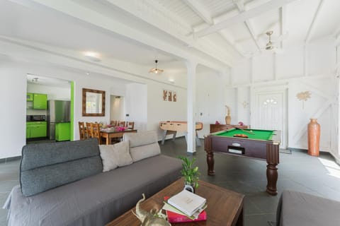 Billiard, Living room