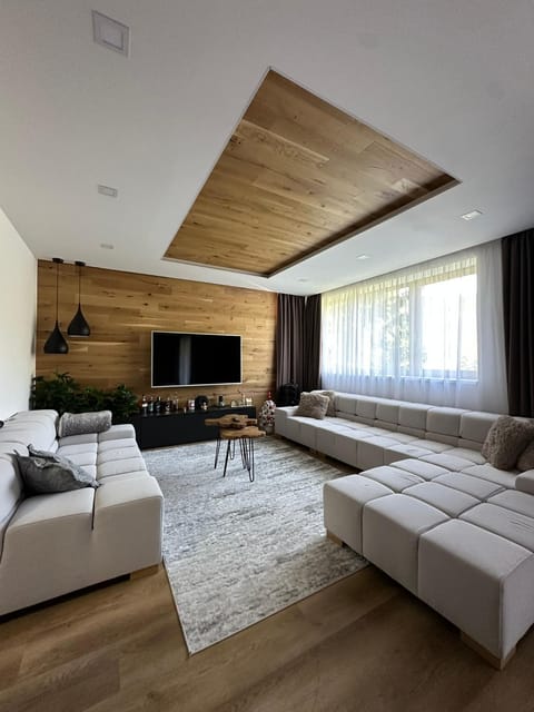 Communal lounge/ TV room, TV and multimedia, Living room, Seating area, Evening entertainment