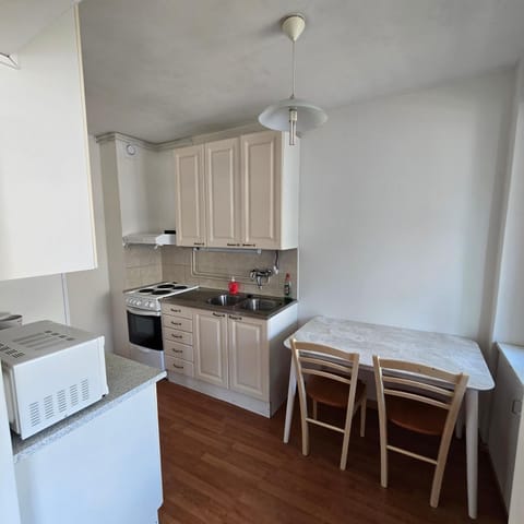 Kitchen or kitchenette, Dining area, oven, stove
