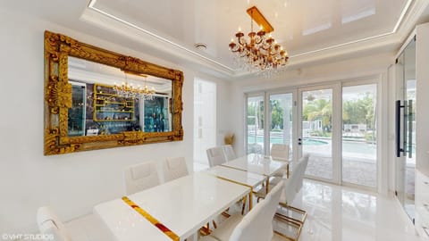 Seating area, Dining area