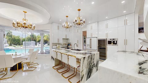 Kitchen or kitchenette, Dining area, Pool view