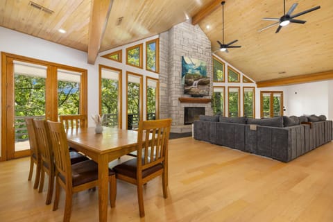 The Manor-Indoor Pool-Speak Easy-Game Room-Sauna House in Rogers