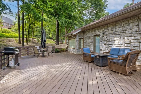 The Manor-Indoor Pool-Speak Easy-Game Room-Sauna House in Rogers