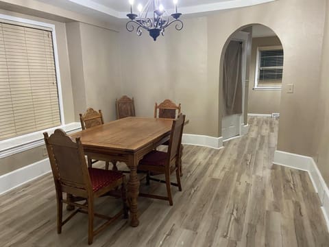 Best Deal-8 beds- Perfect for large Team House in Minnesota