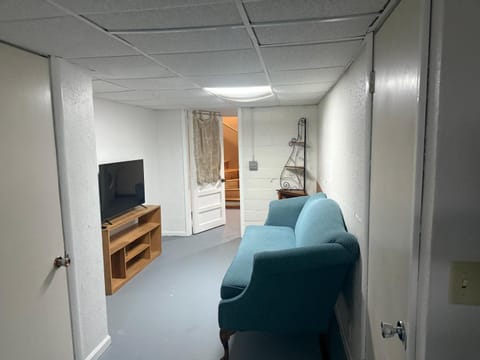 Best Deal-8 beds- Perfect for large Team House in Minnesota