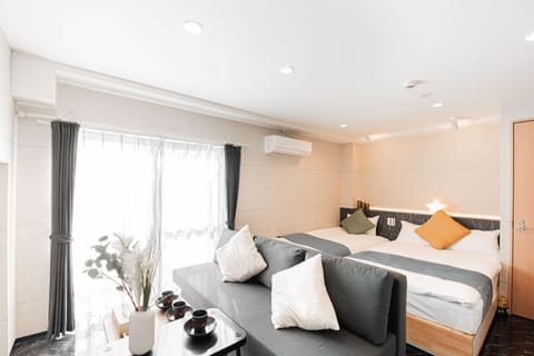 Bed, Living room, air conditioner