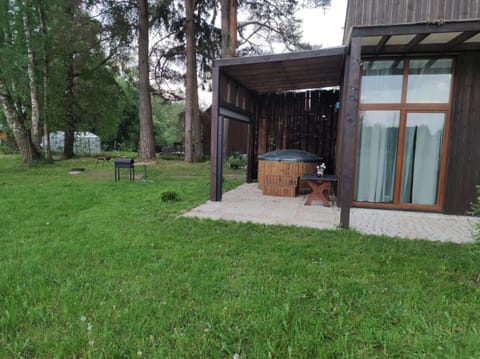 Property building, Natural landscape, Hot Tub, Garden view