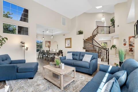 Living room, Seating area, Family