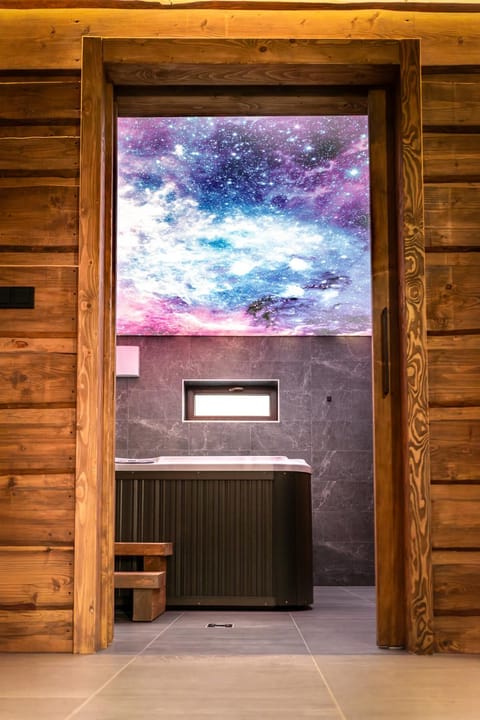 Hot Tub, Sauna
