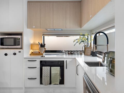Kitchen or kitchenette, kitchen, kitchen