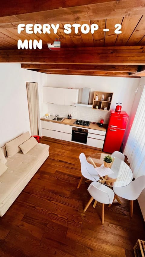 Kitchen or kitchenette, Lounge or bar
