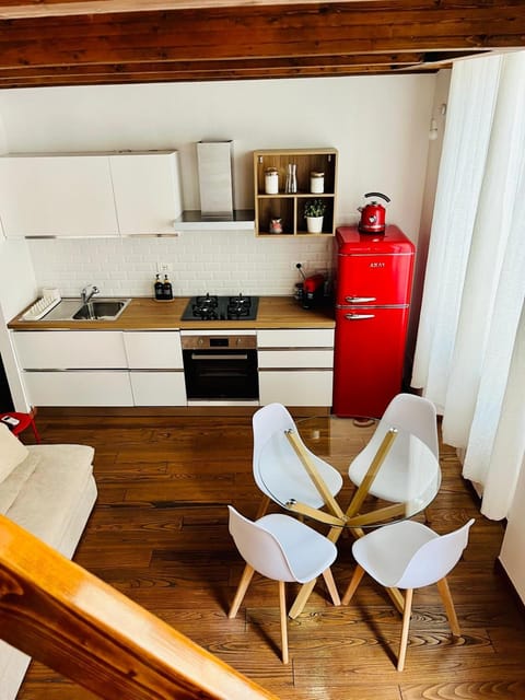 Coffee/tea facilities, Kitchen or kitchenette, oven