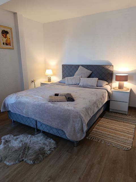 Bed, Photo of the whole room