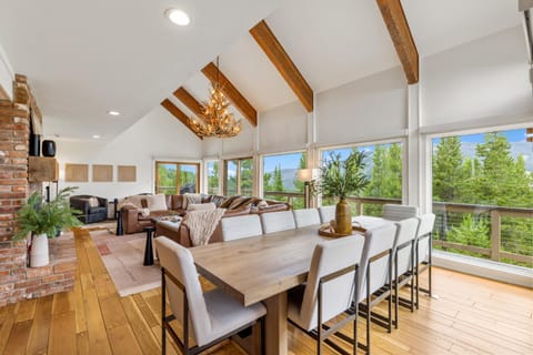 Day, Living room, Seating area, Dining area, Mountain view, fireplace, furniture