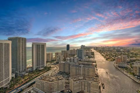 Luxury Corner Apartment in Hollywood Beach Apartment in Hollywood Beach
