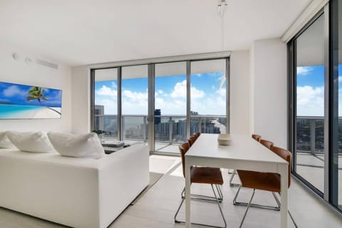 Luxury Corner Apartment in Hollywood Beach Apartment in Hollywood Beach