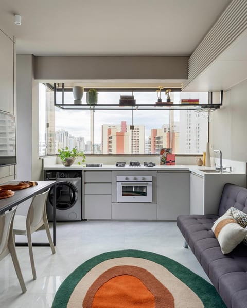 Kitchen or kitchenette, Dining area