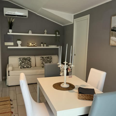 Living room, Dining area, air conditioner