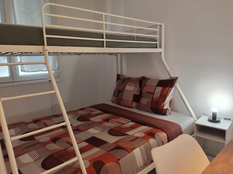 Les Erables Appart - 3 chambres - Spacieux et moderne avec balcon, parking et wifi Apartment in Centre-Val de Loire