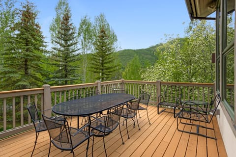 Maison de Neige - Breathtaking Mountain Stay for 8 with Hot Tub House in Vail