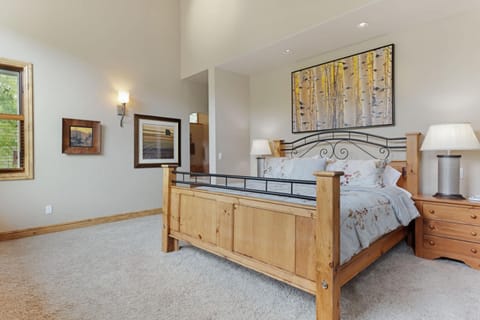 Maison de Neige - Breathtaking Mountain Stay for 8 with Hot Tub House in Vail