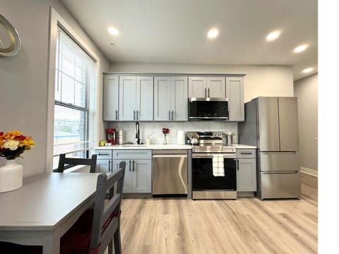 Kitchen or kitchenette, Dining area, dishwasher, oven