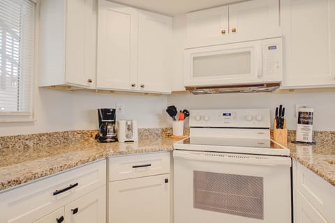 Ocean Side Complex with Heated Pool B-15 Apartment in Butler Beach