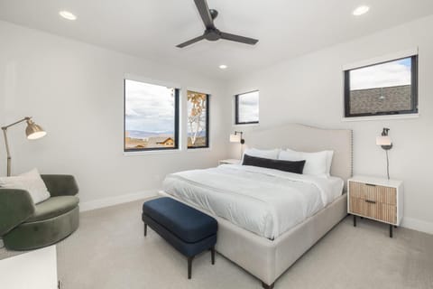 Silly Goose Lodge House in Granby