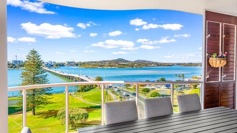 Balcony/Terrace, Dining area, Lake view