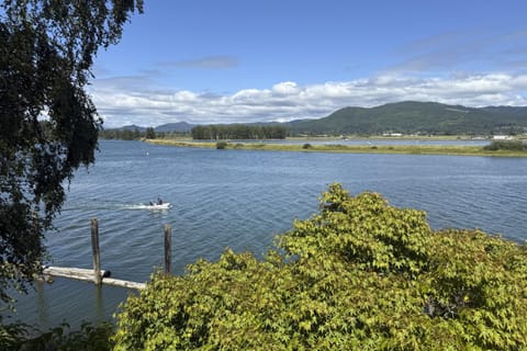 Nehalem River Retreat House in Nehalem