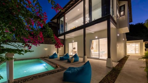 Property building, Patio, Night, Natural landscape, Living room, Pool view, Swimming pool, sunbed