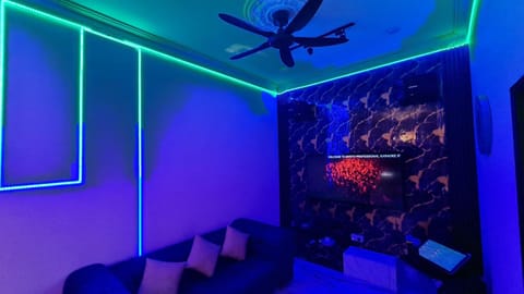 Living room, Seating area, Entertainment