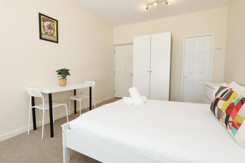 Comfy Hideaway in Bath with Free Parking! Apartment in Bath