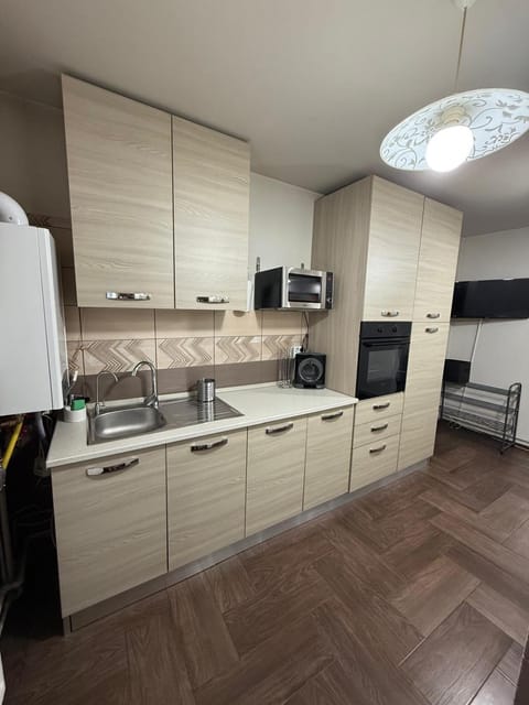Kitchen or kitchenette, dishwasher, minibar, oven, stove, toaster