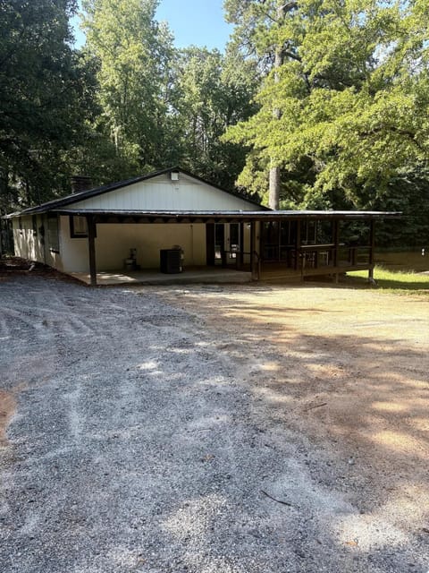 Peaceful Lake House House in Newnan