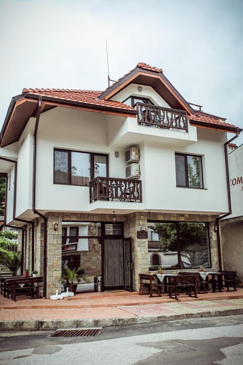 Property building, Facade/entrance, Day, View (from property/room)