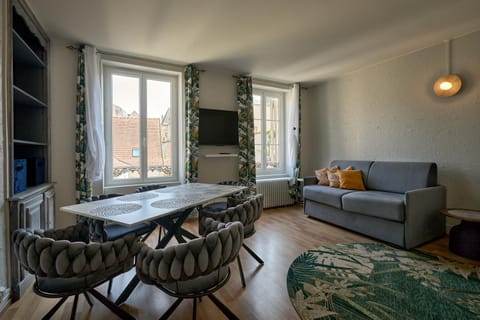 Communal lounge/ TV room, TV and multimedia, Seating area