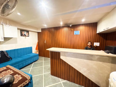 TV and multimedia, Living room, Seating area, air conditioner