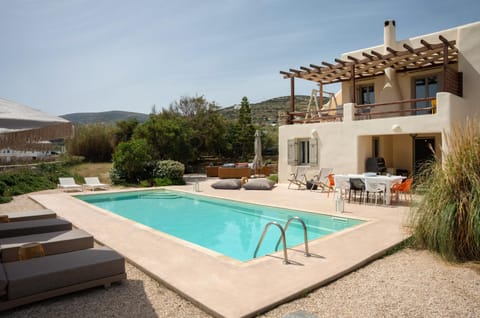 Dining area, Swimming pool, sunbed, sunbed