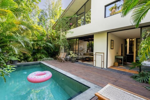 Property building, Garden view, Swimming pool, Swimming pool