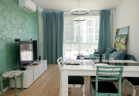 TV and multimedia, Living room, Seating area, Dining area, air conditioner