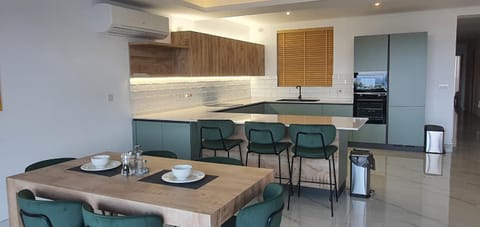 Dining area, kitchen