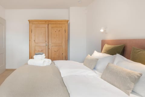 Bed, Bedroom, wardrobe