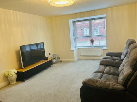 Modern 4-Bed Detached Home in Corby Apartment in Corby