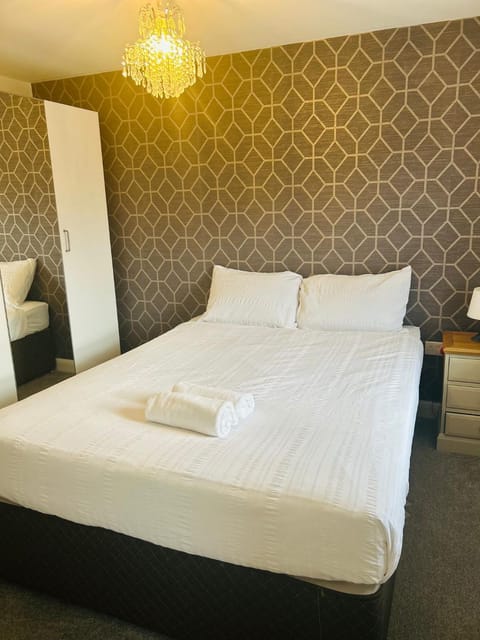 Modern 4-Bed Detached Home in Corby Apartment in Corby