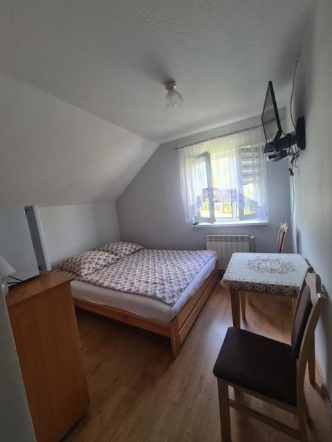 TV and multimedia, Photo of the whole room, Bedroom