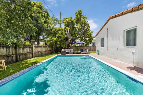 Pool view, Swimming pool, sunbed