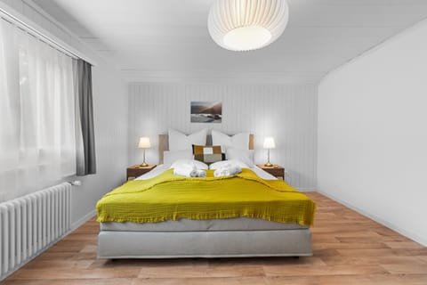 Photo of the whole room, Bedroom